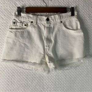 Vintage Levi’s 17550 0251 White Denim Shorts Size 9M Waist 28 Made in USA